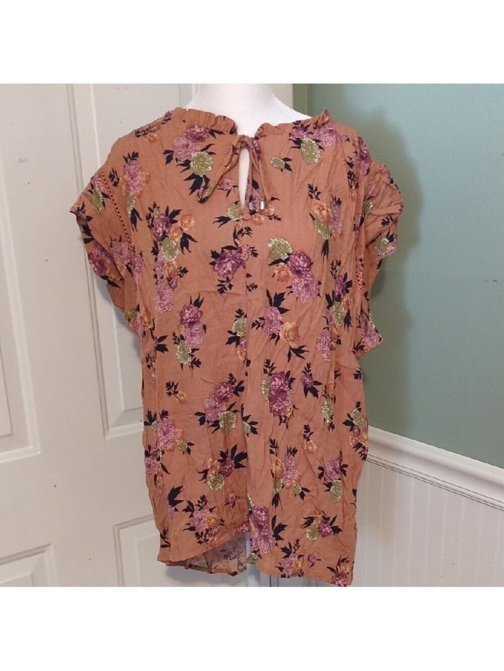 David Button Buffalo Split Neck Tie Closure Flutter Sleeves XL